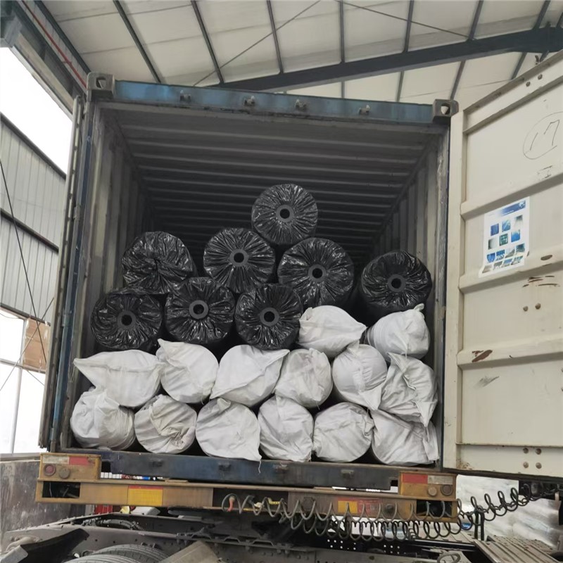 غشاء أرضي HDPE التغليف.jpg
