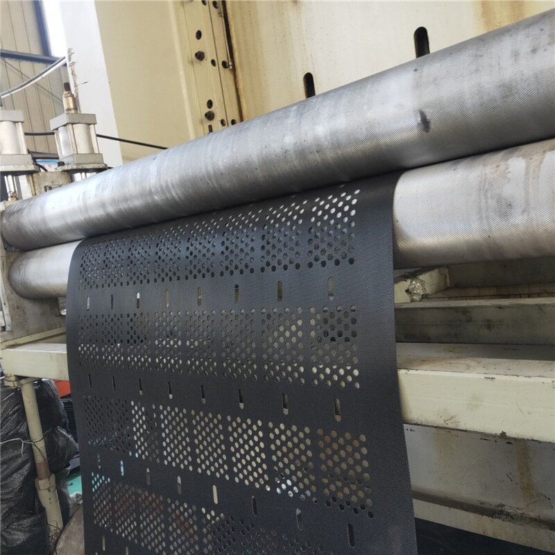 خلايا جغرافية HDPE لتثبيت التربة والحصى Geocells.jpeg