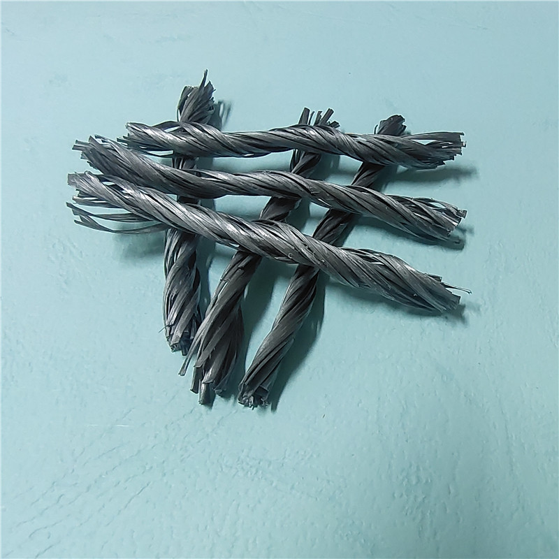 ألياف البولي بروبيلين الملتوية مصنوعة من مادة البولي بروبيلين بنسبة 100%. تتم معالجتها عن طريق التواء الرسم الخاص والمعالجة السطحية. تتميز الألياف الملتوية بمزايا قوة الكسر العالية، والتشتت الجيد في الخرسانة، وقوة الإمساك القوية. يمكن أن تحل محل ألياف الفولاذ للتسليح في الأرضيات الخرسانية وبعض مشاريع الخرسانة الإنشائية الأخرى. يتم استخدامها على نطاق واسع في هندسة الخرسانة..jpg