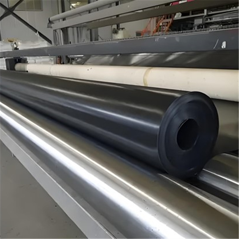مُصنِّع بطانة غشاء أرضي ناعم من البولي إيثيلين عالي الكثافة (HDPE).jpg