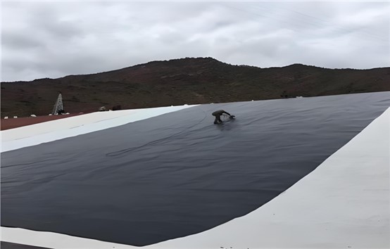 القماش الجيولوجي الاحتفاظ