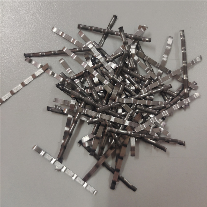 ألياف فولاذية لهيكل طريق أسمنتي.jpg