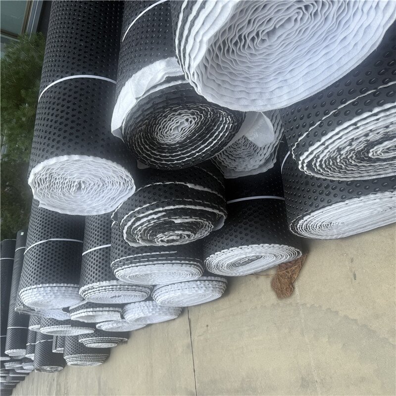 لوح الصرف المركب HDPE.jpg لوح الصرف المركب HDPE.jpg