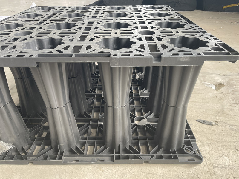 وحدات تخزين مياه الأمطار المعيارية.jpg