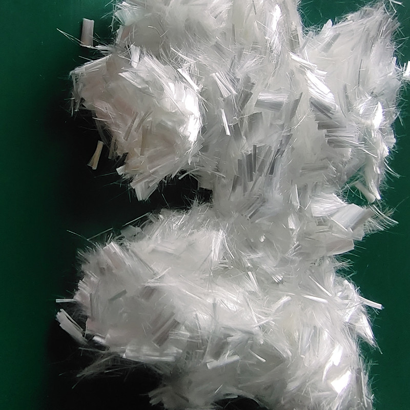 ألياف دقيقة من البولي بروبيلين 6 مم.jpg