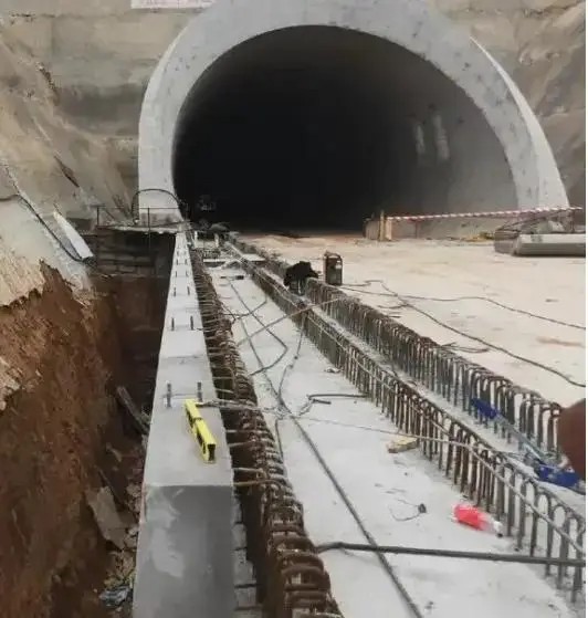 ألياف فولاذية ذات نهاية خطافية.jpg