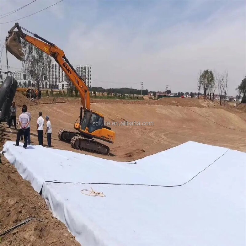 بطانة مكب النفايات الجيوتكستايلية.jpg بطانة مكب النفايات الجيوتكستايلية.jpg