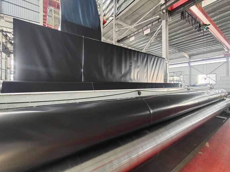 بطانة بركة من البولي إيثيلين عالي الكثافة.jpg بطانة بركة من البولي إيثيلين عالي الكثافة.jpg