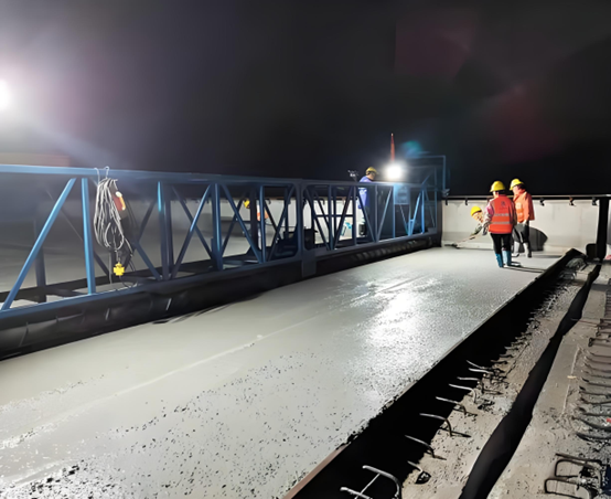 حزمة ملتوية من ألياف البولي بروبيلين مخصصة للطرق الخرسانية.png