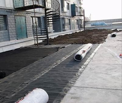 لوحة تصريف ذات تجاويف للجدار الاستنادي.jpg