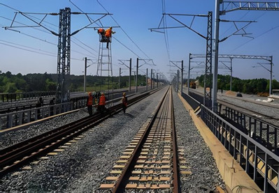 ألياف البولي بروبيلين لمشاريع السكك الحديدية.jpg